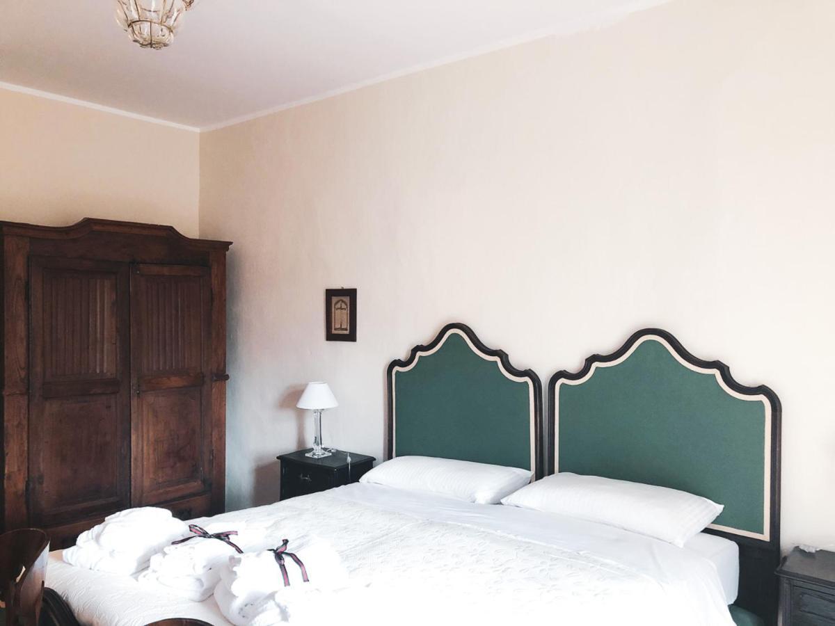 Palazzo Sismonda Bed & Breakfast Corneliano d'Alba Room photo