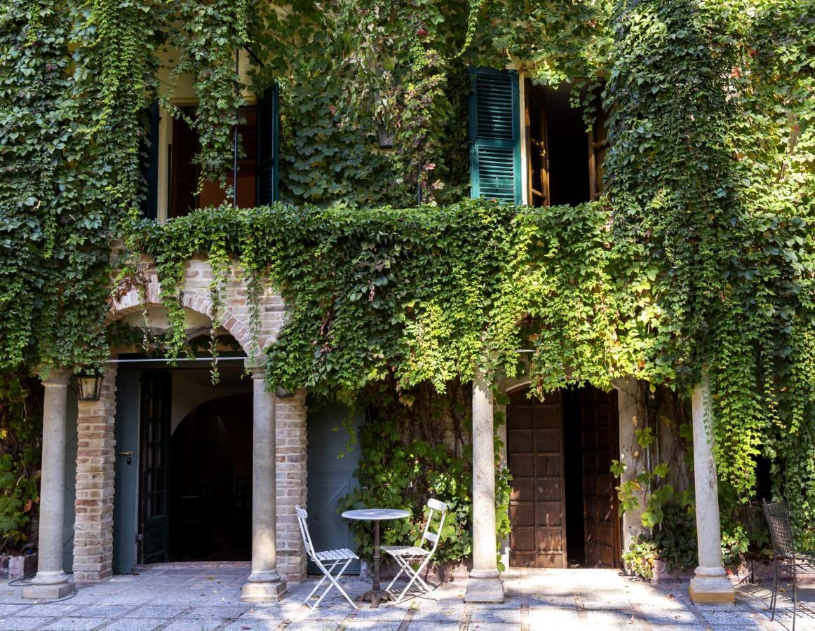Palazzo Sismonda Bed & Breakfast Corneliano d'Alba Exterior photo
