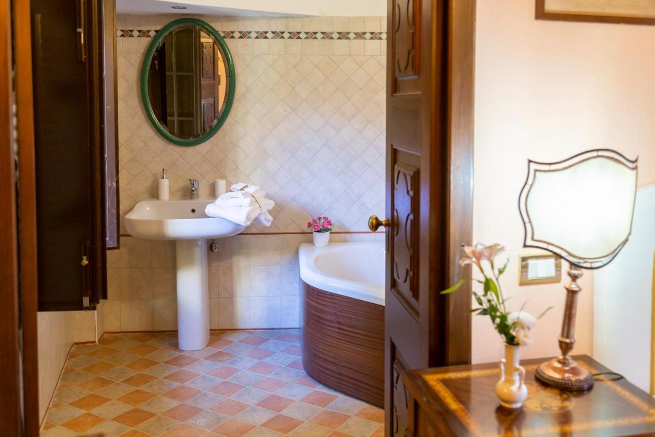 Palazzo Sismonda Bed & Breakfast Corneliano d'Alba Exterior photo